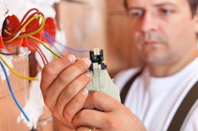 3 Signs Your Home Needs Professional Electrical Repairs Thumbnail